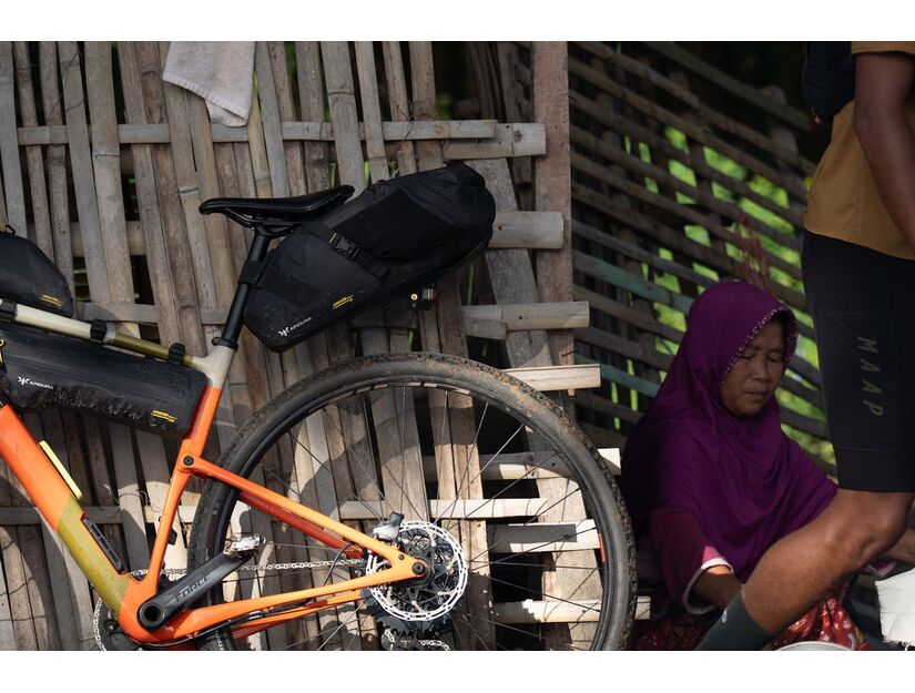 Apidura Expedition saddle pack NEW STYLE 8